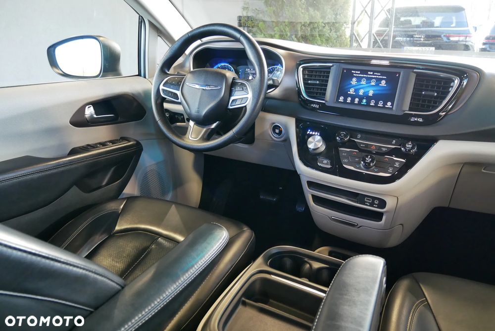 Chrysler Pacifica - 17