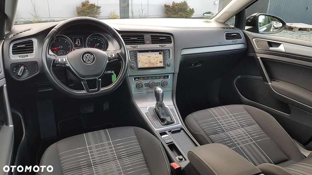 Volkswagen Golf 2.0 TDI BlueMotion Technology DSG Lounge - 17