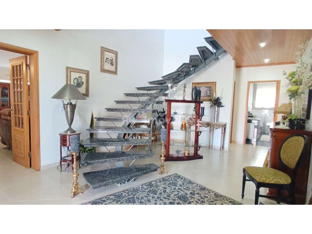 Moradia de 2 pisos + Moradia em Alvenaria + Terreno - Entroncamento - Grande imagem: 3/26