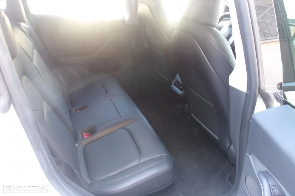 Tesla Model Y Standard RWD - 7