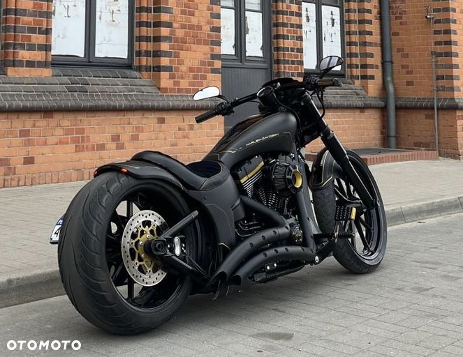 Harley-Davidson Softail Breakout - 9