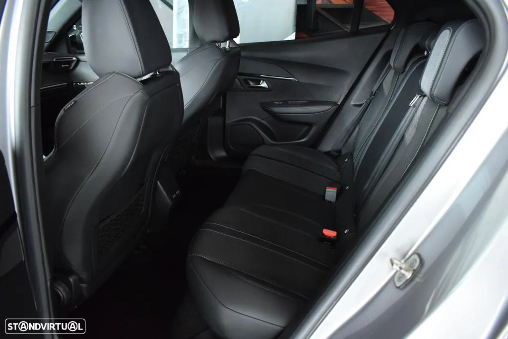 Peugeot 2008 1.5 BlueHDi GT EAT8 - 38