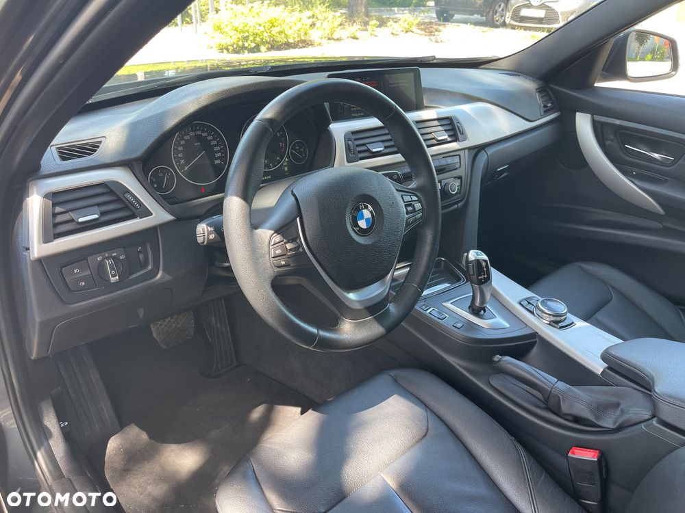 BMW Seria 3 320i - 8