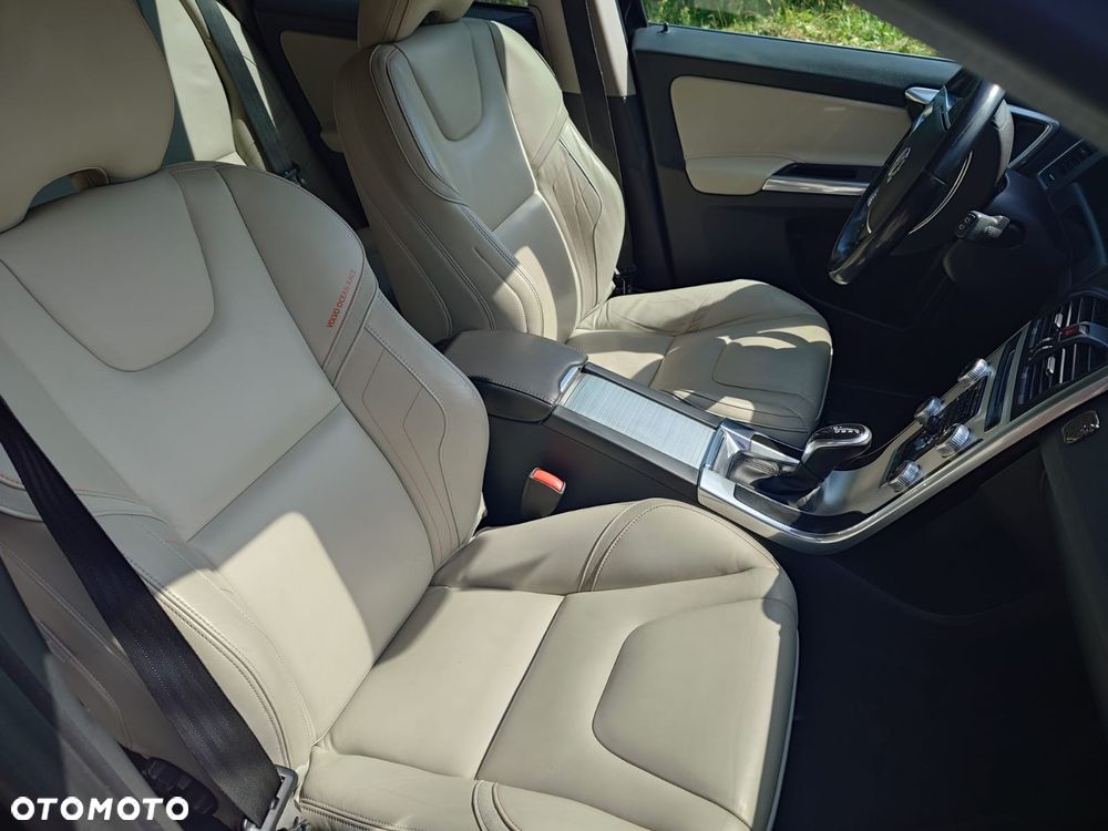 Volvo XC 60 D4 Drive-E Ocean Race - 13