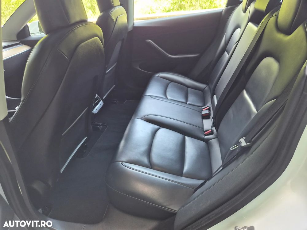 Tesla Model 3 - 37
