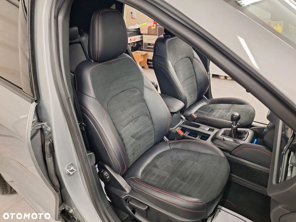 Ford Kuga 2.0 EcoBlue Hybrid ST-LINE X - 29