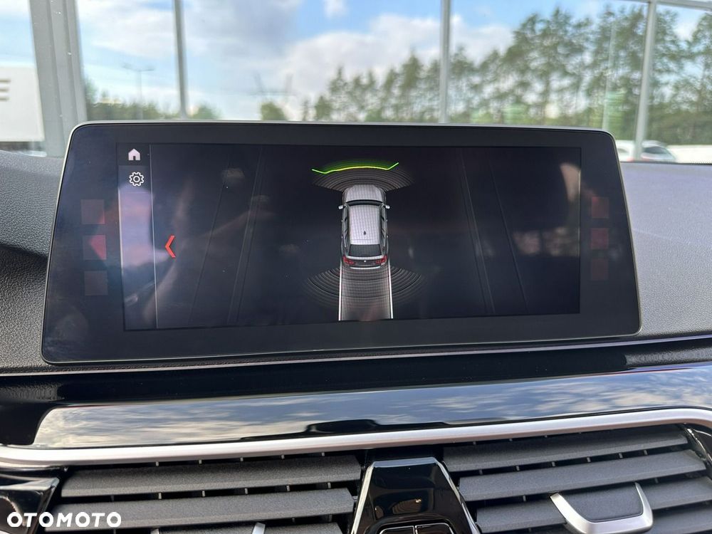 BMW Seria 5 520d xDrive - 24