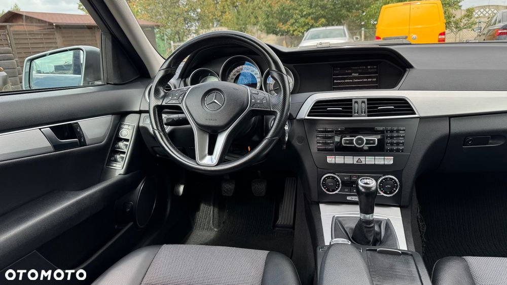Mercedes-Benz Klasa C 180 CGI BlueEff Avantgarde - 28
