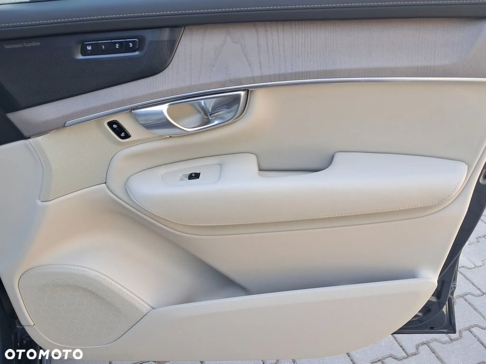 Volvo XC 90 T8 AWD Plug-In Hybrid Ultra Bright 7os - 25
