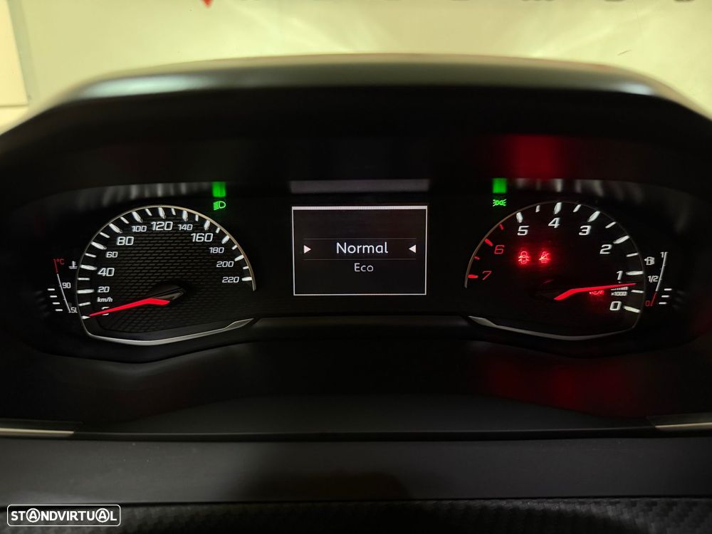 Peugeot 2008 1.2 PureTech Allure Pack - 23
