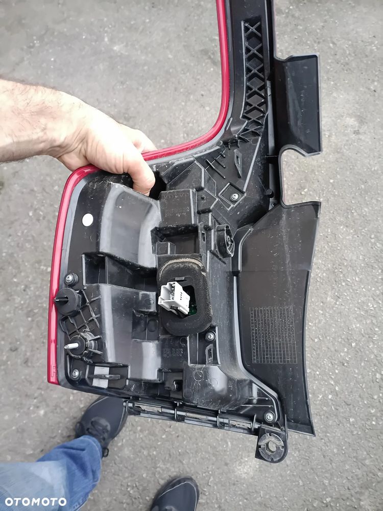 Lampa tył Prawa Volvo XC90 31655916 idealna - 3