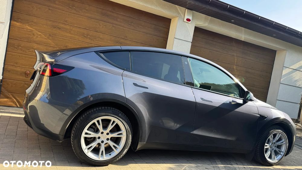 Tesla Y Long Range AWD - 13