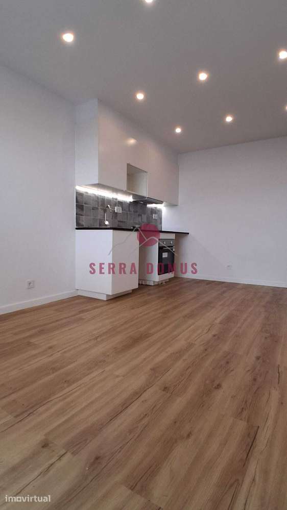 Apartamento T1+1 de 46 m² com logradouro de 20 m² em Sacavém - Grande imagem: 3/23