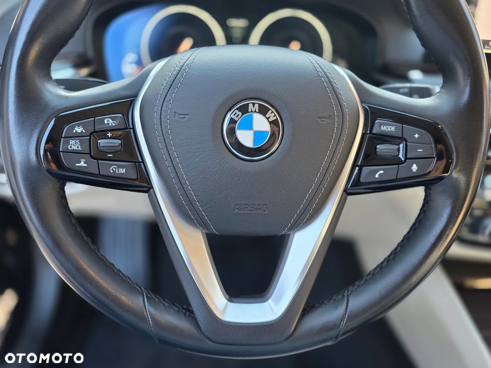 BMW Seria 5 530i xDrive Luxury Line sport - 25