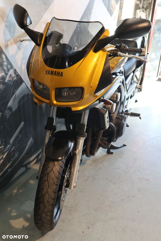 Yamaha FZS - 4