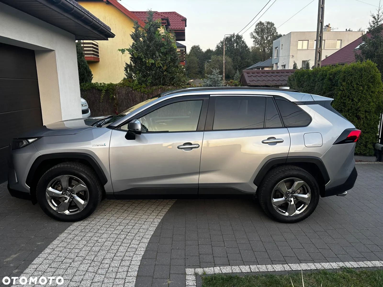 Toyota RAV4 - 1