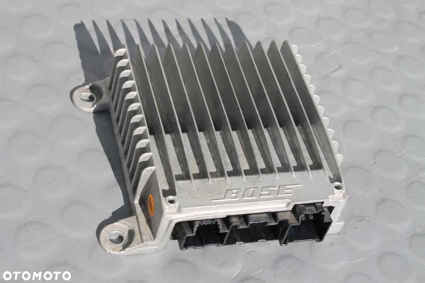 NAGŁOŚNIENIE BOSE WZMACNIACZ SUBWOOFER GŁOŚNIK MAZDA CX-3 14-21 - 2