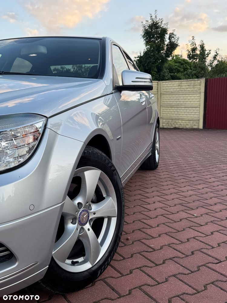 Mercedes-Benz Klasa C 180 CGI Automatik BlueEFFICIENCY Avantgarde - 6