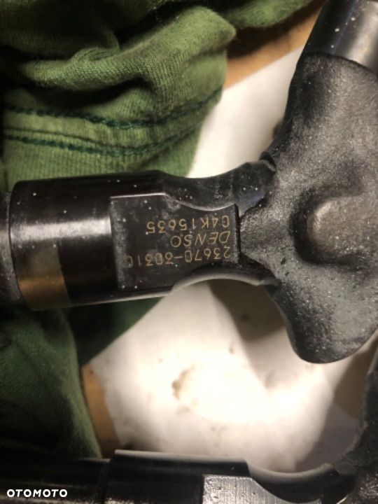 Wtryskiwacze toyota hilux 3.0 2.5 d4d 23670-30150 - 3
