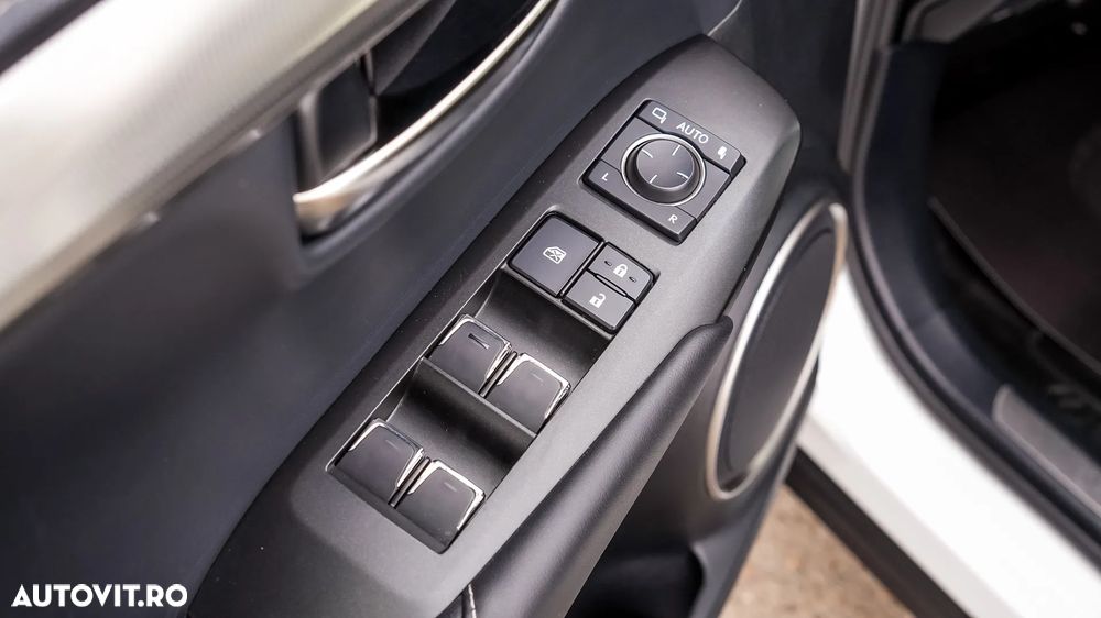 Lexus Seria NX 300h AWD F Sport - 25