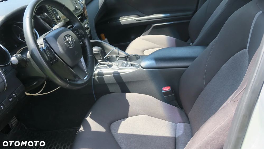 Toyota Camry - 17