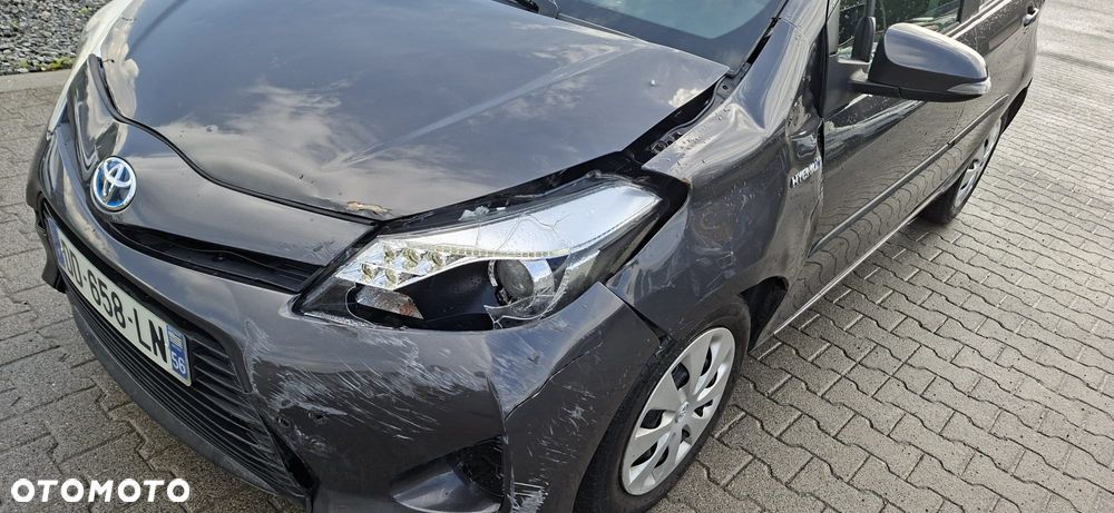 Toyota Yaris Hybrid 100 Dynamic - 21
