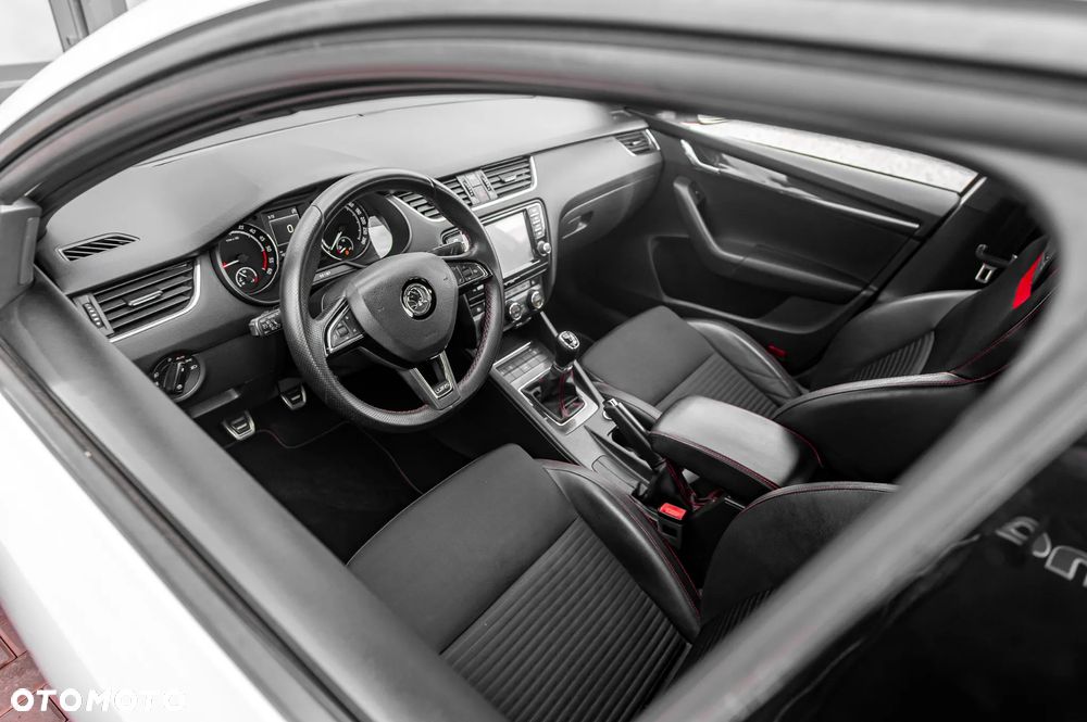 Skoda Octavia 2.0 TDI (Green tec) RS - 19