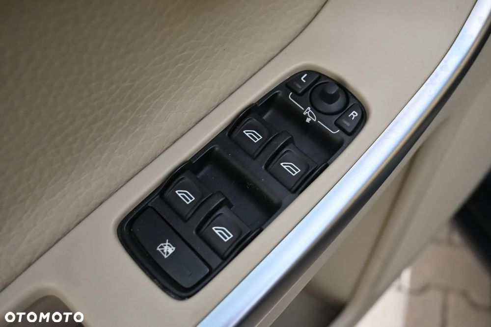 Volvo XC 60 2.4D DRIVe - 33