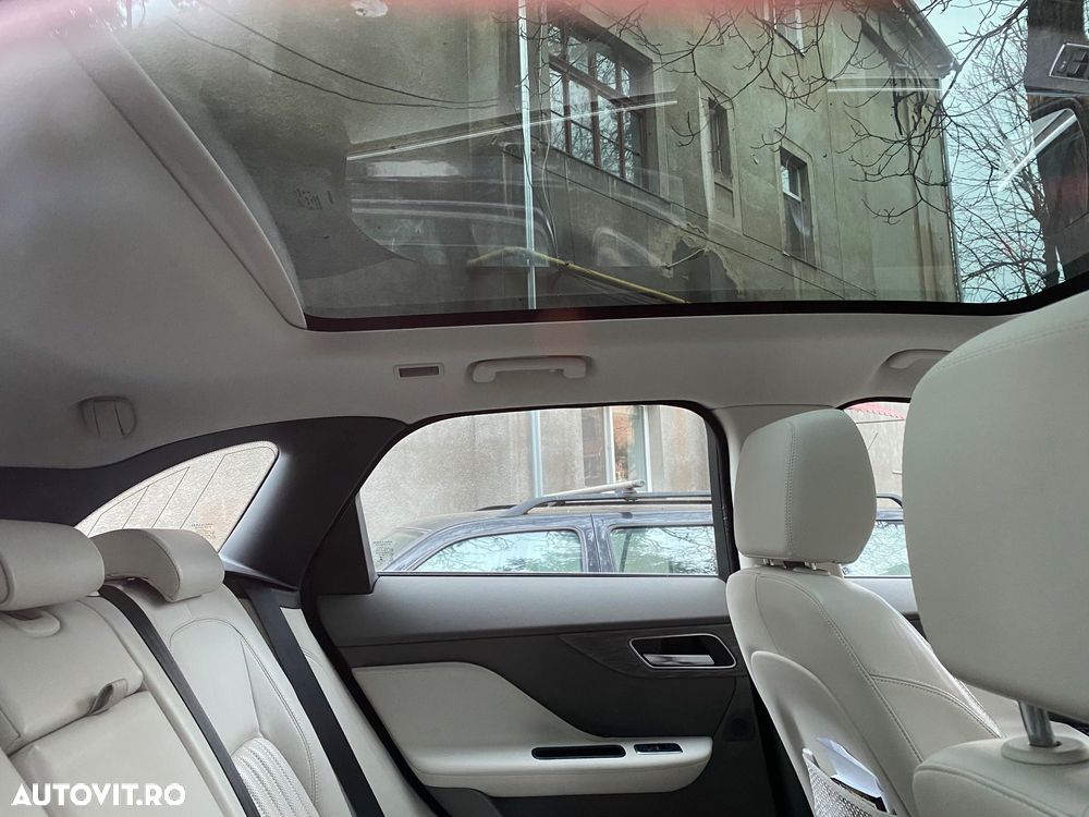 Jaguar F-Pace 35t AWD Portfolio - 10
