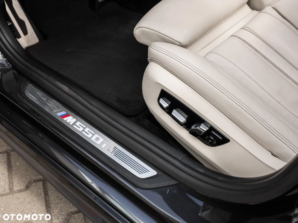 BMW Seria 5 M550i xDrive - 15