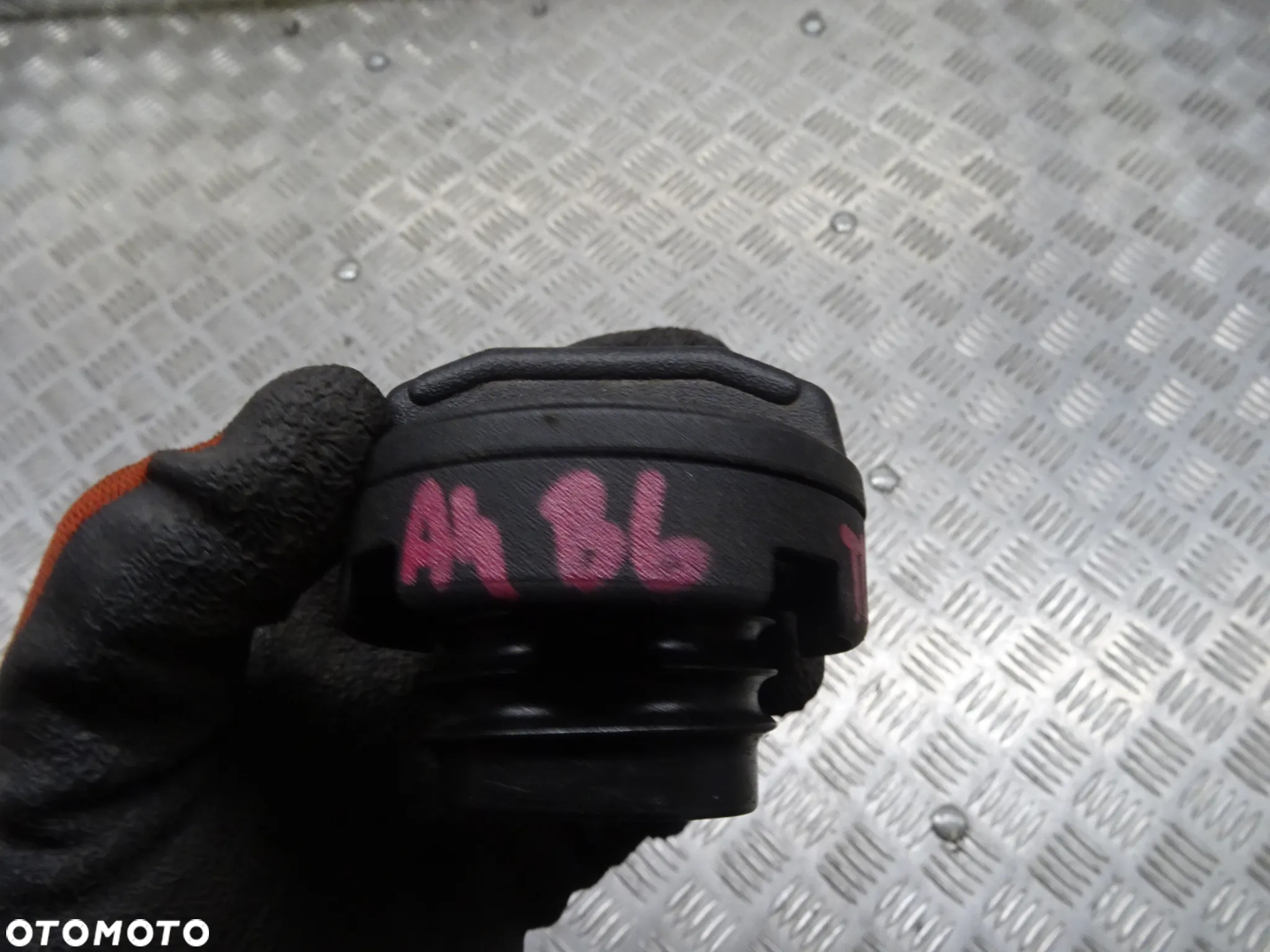 AUDI A4 B6 00-06 2.0B KOREK WLEWU PALIWA - 2