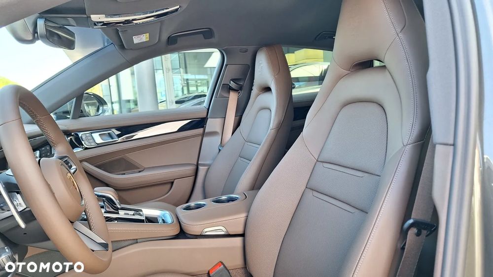 Porsche Panamera 4 E-Hybrid - 26