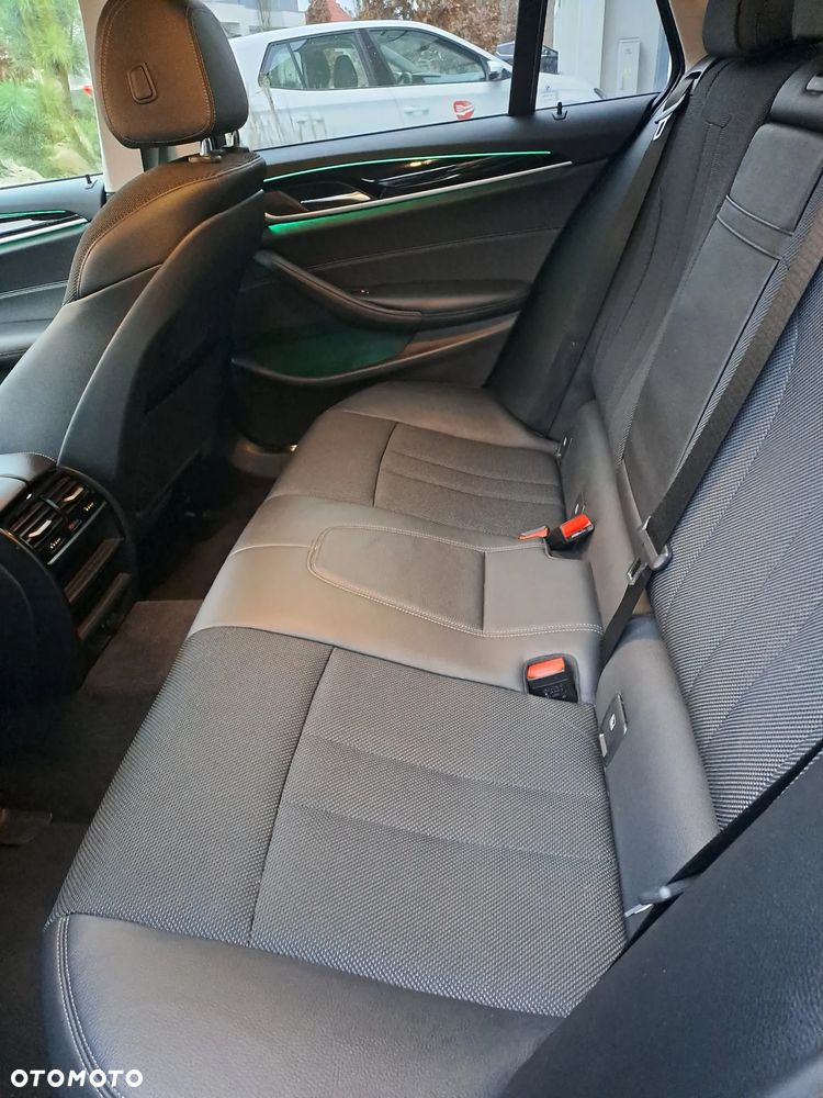 BMW Seria 5 530d xDrive Sport Line - 18