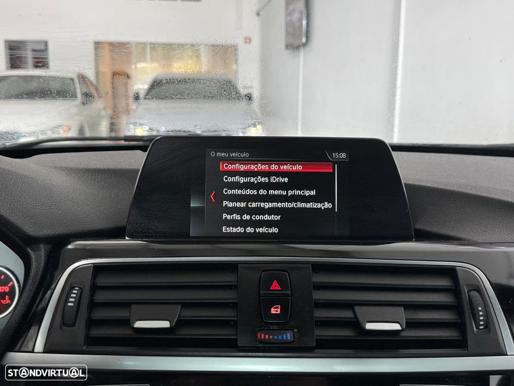 BMW 330 e iPerformance Pack M - 23