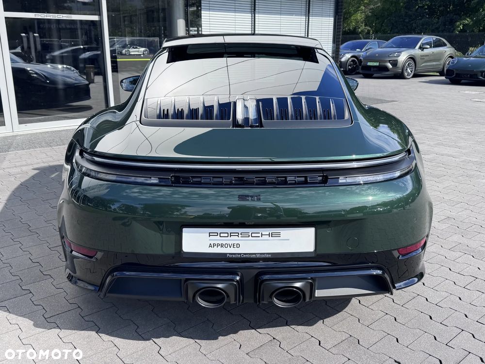 Porsche 911 Carrera 4 GTS - 10