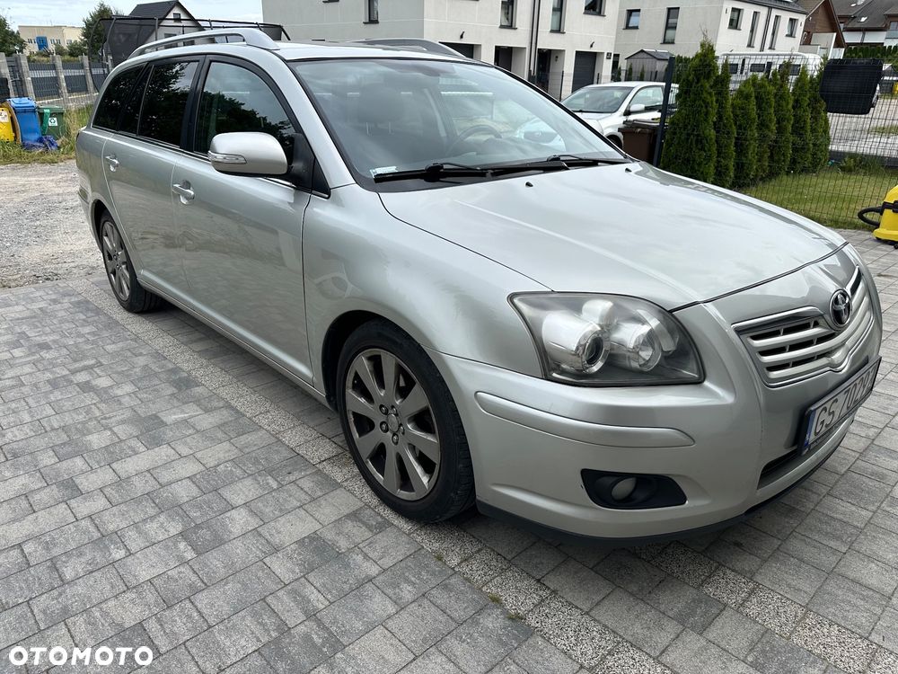 Toyota Avensis - 1
