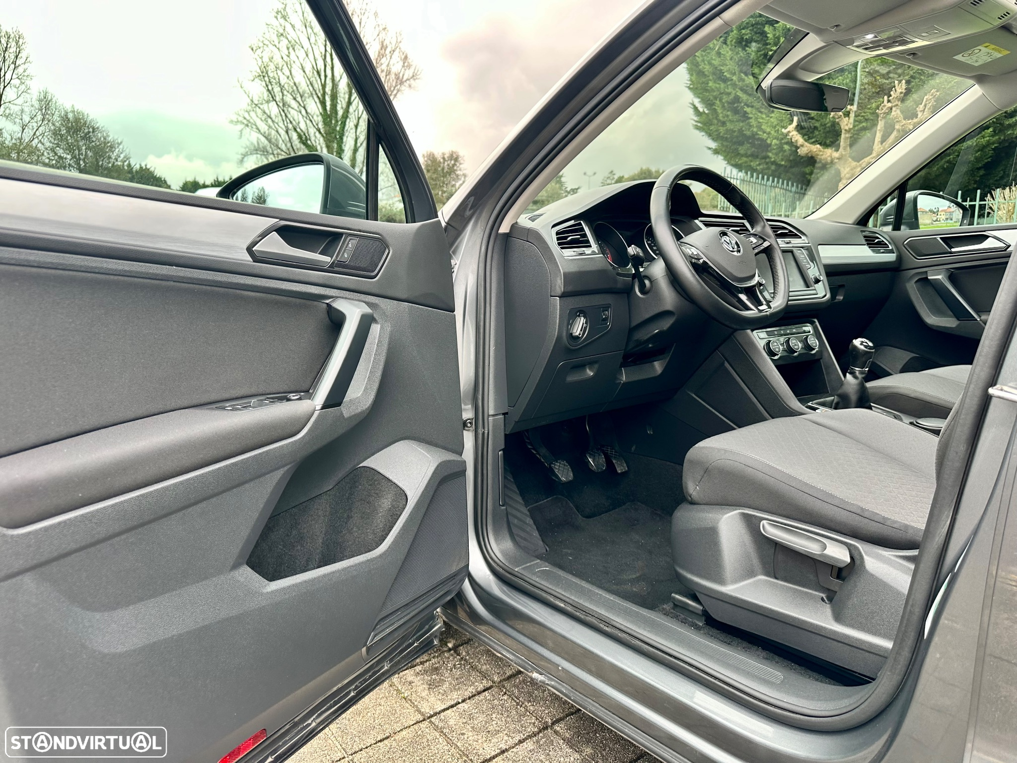 VW Tiguan 1.6 TDI Confortline - 16