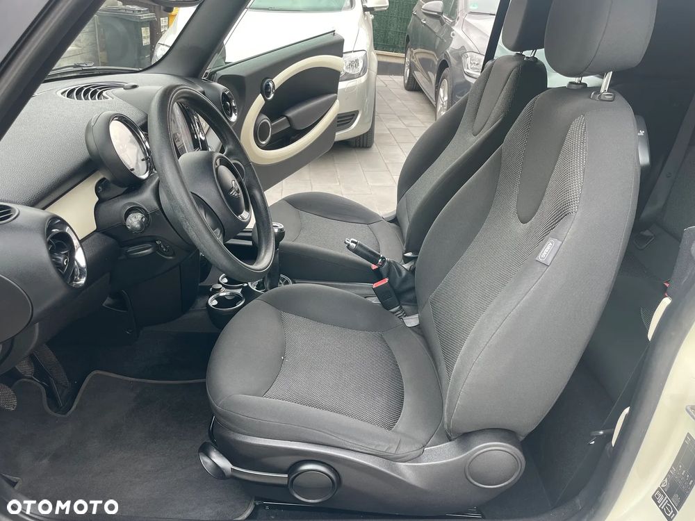 MINI ONE Cabrio - 13