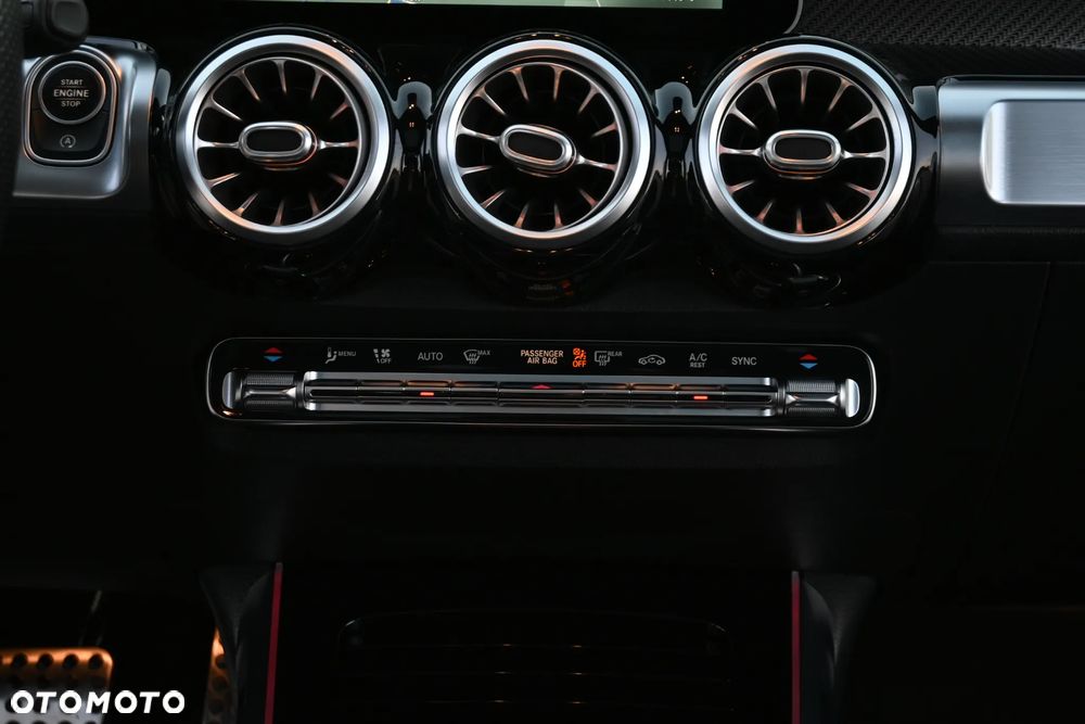 Mercedes-Benz GLB - 36