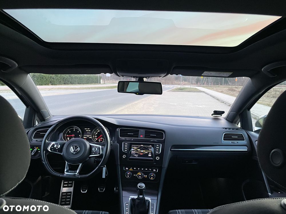 Volkswagen Golf - 10