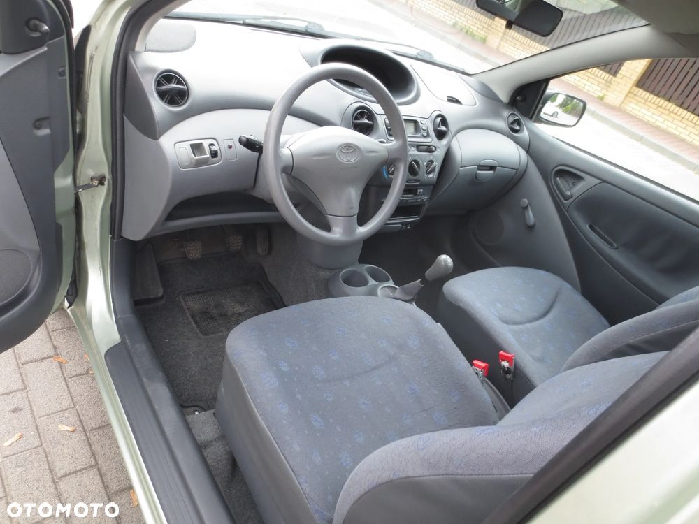Toyota Yaris 2002 photo 4