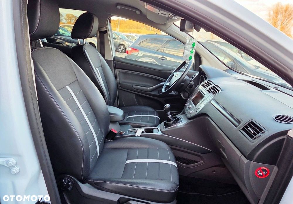 Ford Kuga - 10