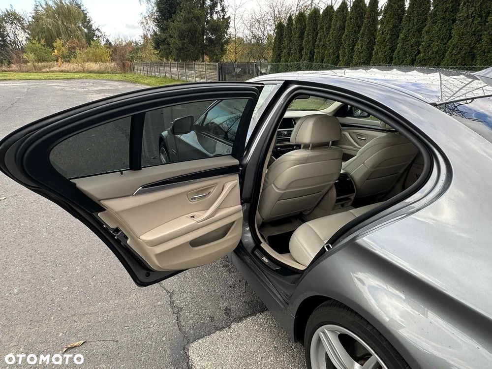 BMW Seria 5 535i xDrive - 17