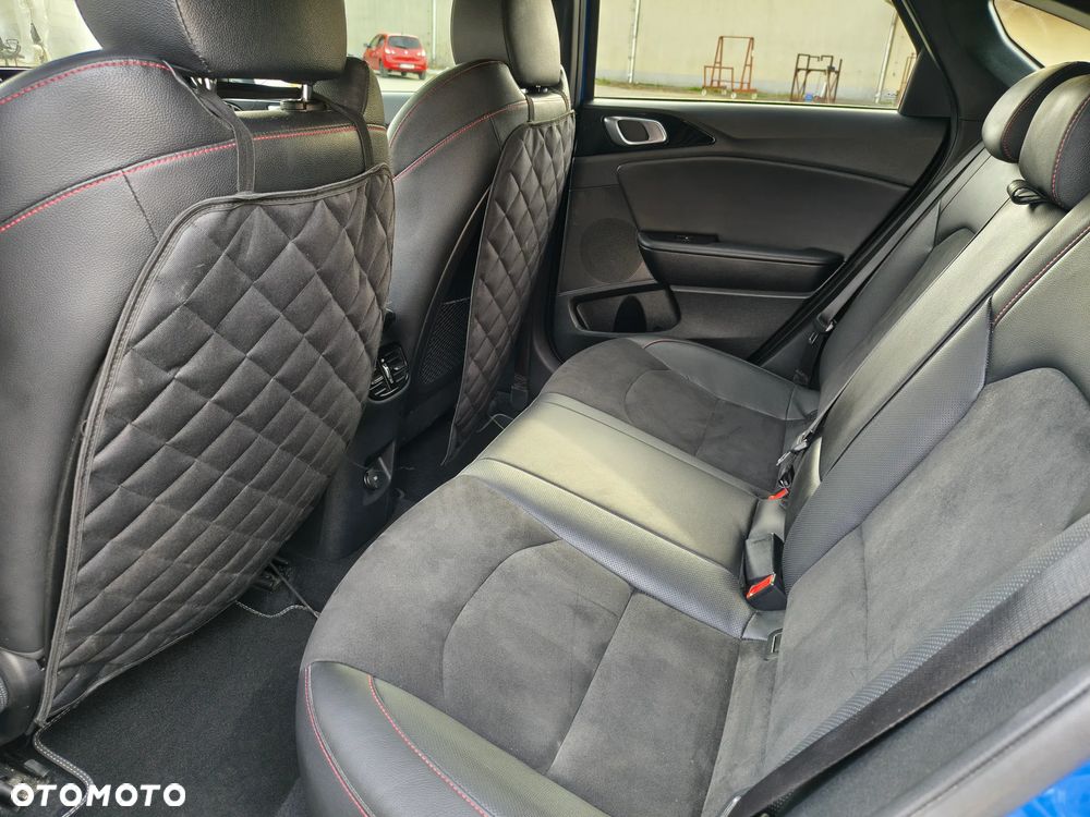 Kia ProCeed 1.6 T-GDI GT DCT - 14