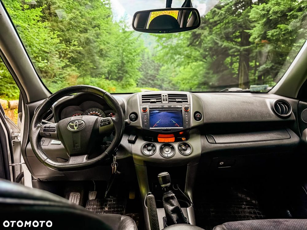 Toyota RAV4 - 11