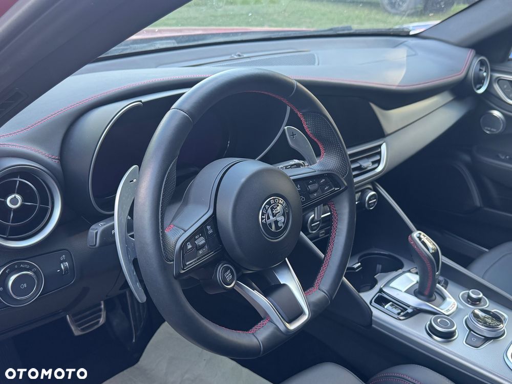 Alfa Romeo Giulia 2.0 Turbo Competizione Q4 - 16