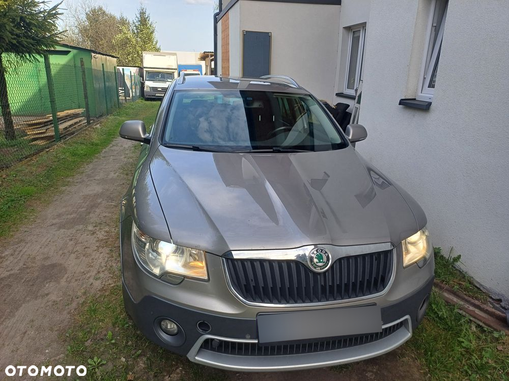 Skoda Superb Combi 2.0 TDI 4x4 DSG AllDrive - 2