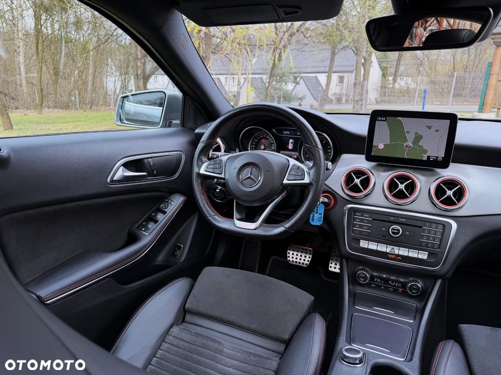 Mercedes-Benz GLA 200 7G-DCT AMG Line - 15