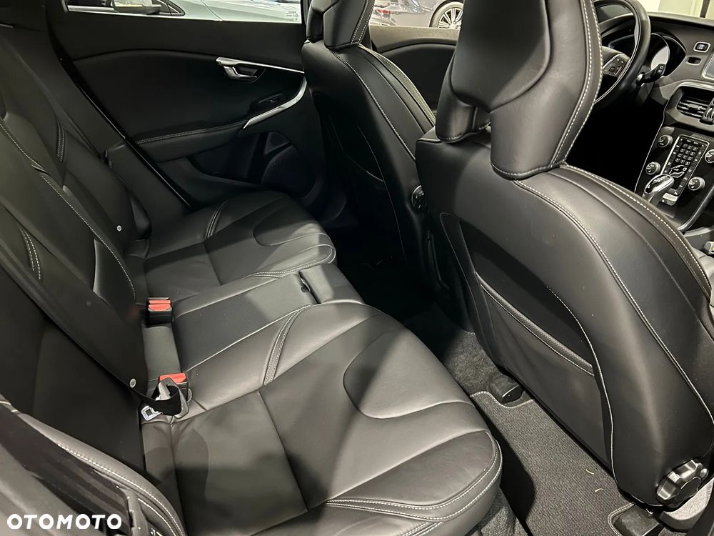 Volvo V40 D3 Drive-E R-Design Momentum - 11