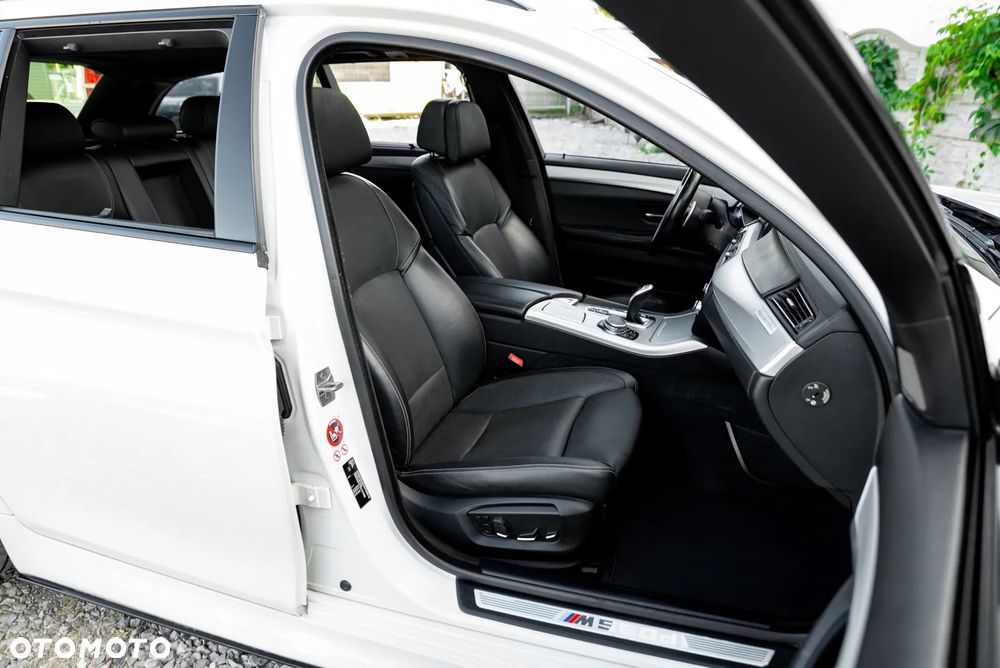 BMW Seria 5 M550d xDrive Sport-Aut - 26